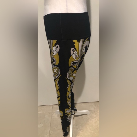EVA VARRO Reversible Leggings with Gold Scroll to Solid Black in Size L - Picture 2 of 4